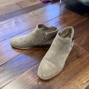 Some society tan ankle boots size 8.5 - euc